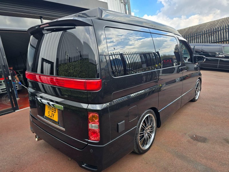 NISSAN ELGRAND