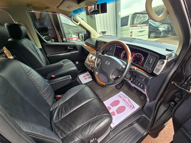 NISSAN ELGRAND