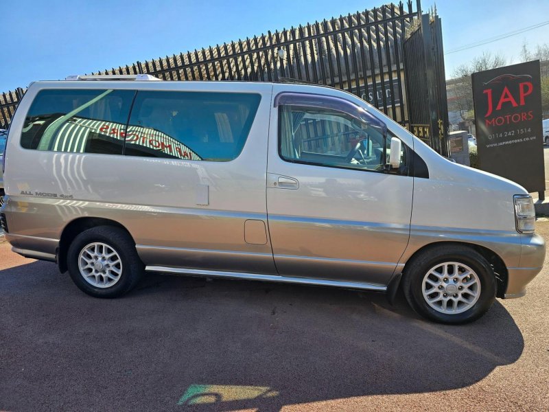 NISSAN ELGRAND