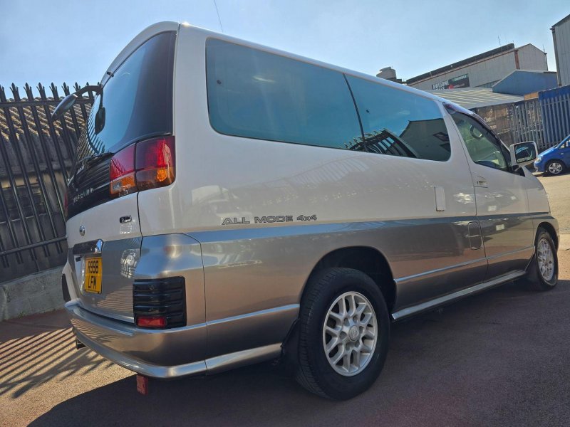 NISSAN ELGRAND