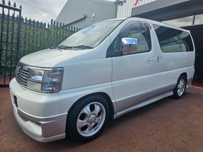NISSAN ELGRAND
