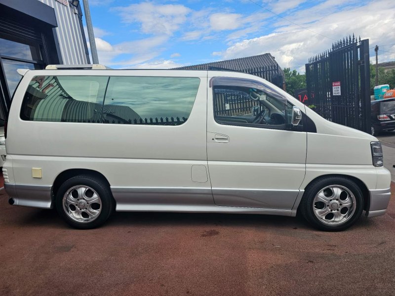 NISSAN ELGRAND