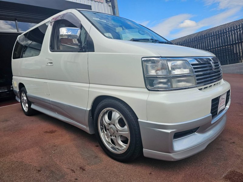 NISSAN ELGRAND