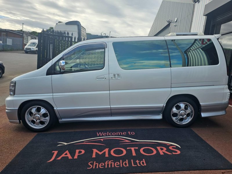 NISSAN ELGRAND