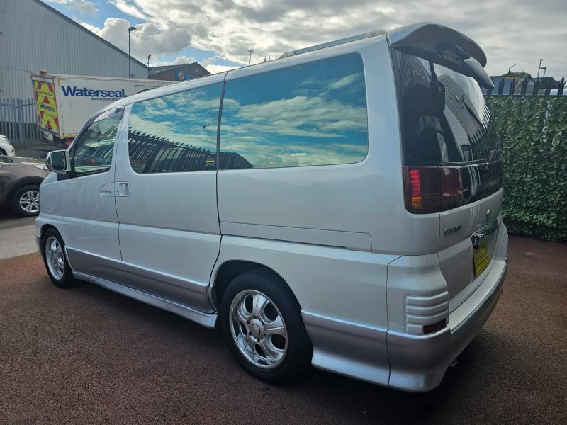 NISSAN ELGRAND