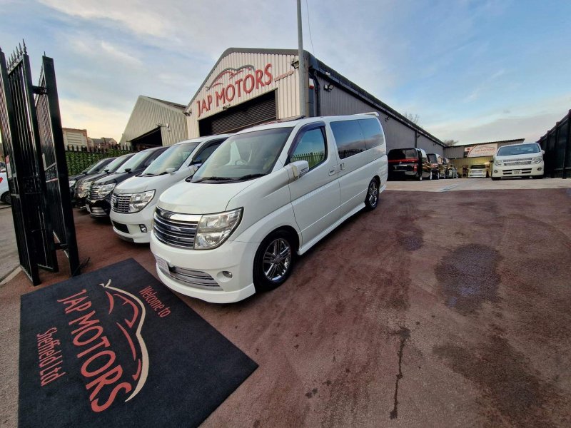 NISSAN ELGRAND