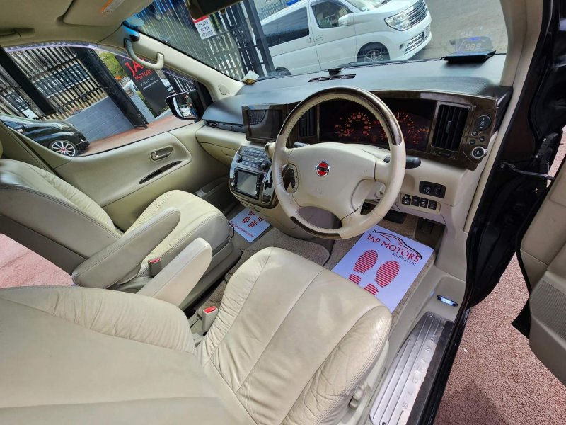 NISSAN ELGRAND