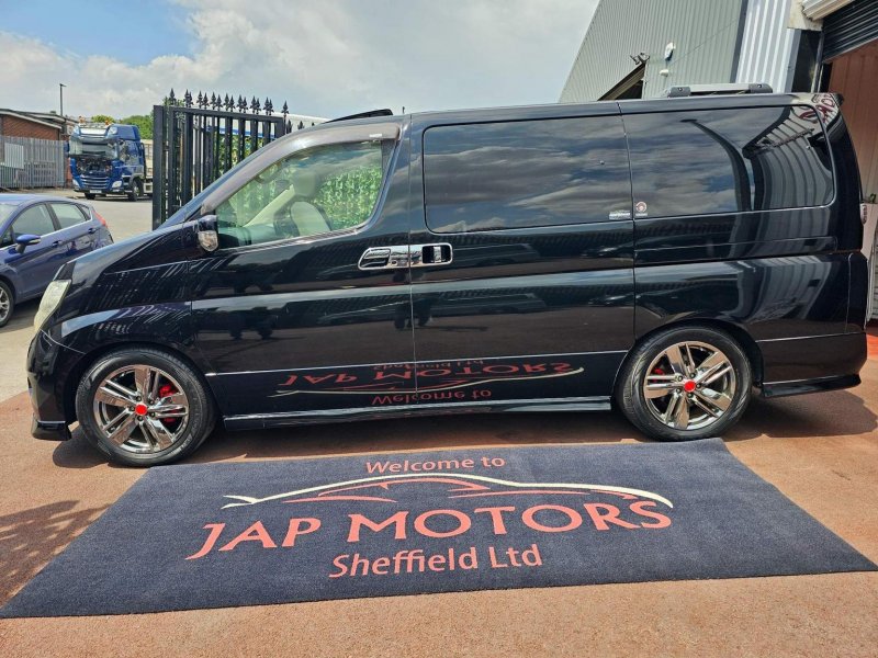NISSAN ELGRAND