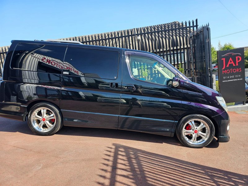 NISSAN ELGRAND