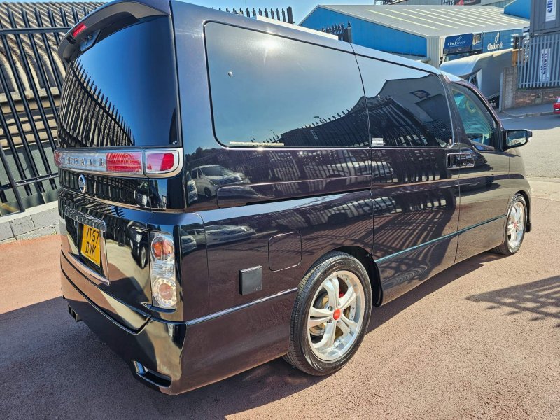 NISSAN ELGRAND