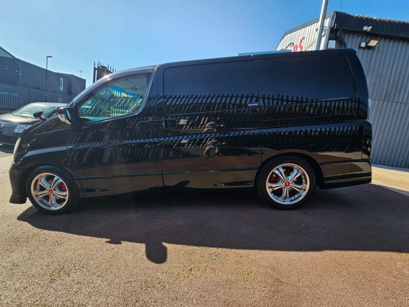 NISSAN ELGRAND