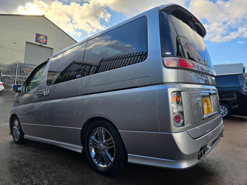 NISSAN ELGRAND