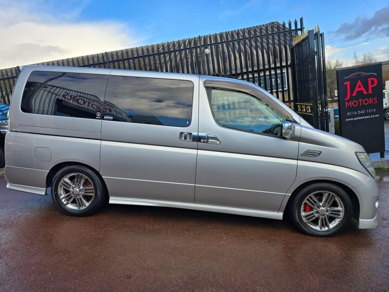 NISSAN ELGRAND