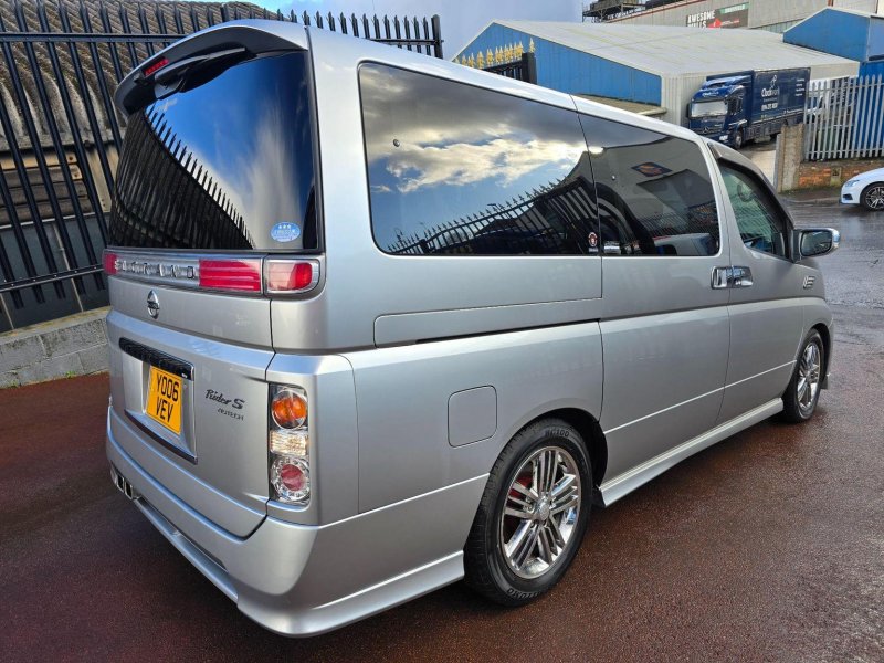 NISSAN ELGRAND
