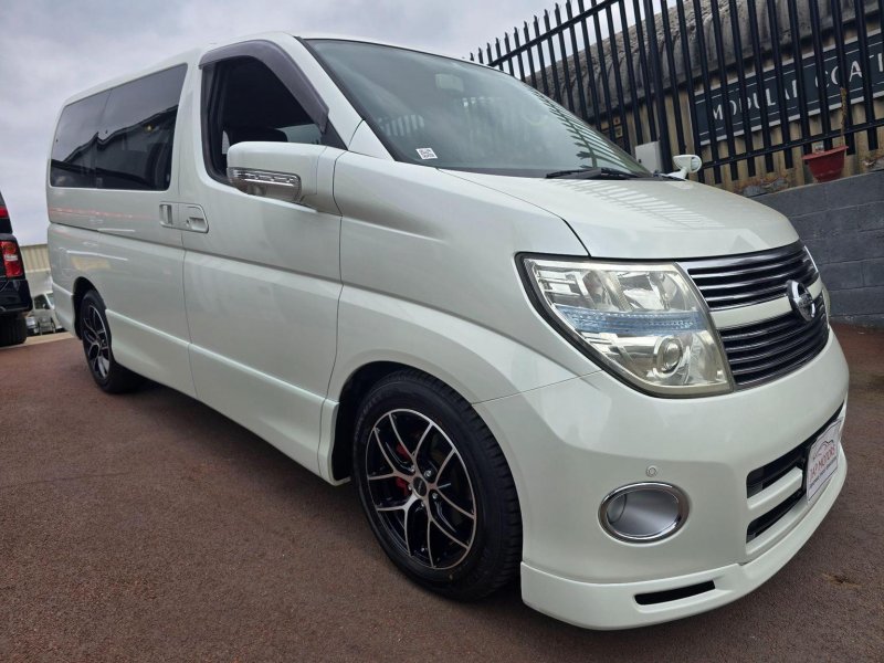 NISSAN ELGRAND