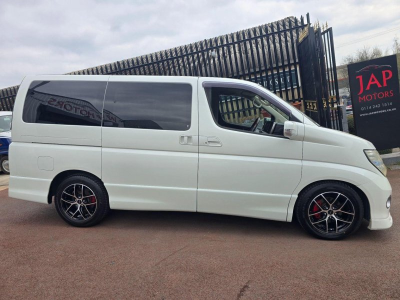 NISSAN ELGRAND