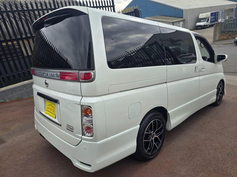 NISSAN ELGRAND