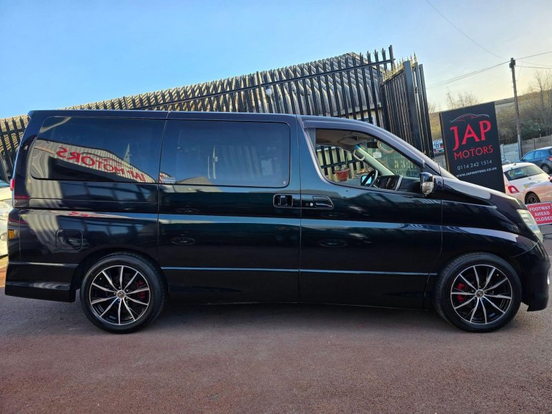 NISSAN ELGRAND