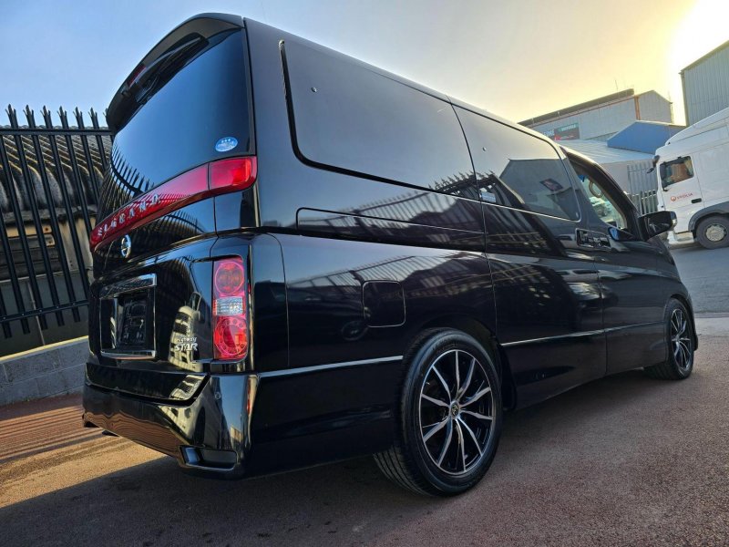 NISSAN ELGRAND