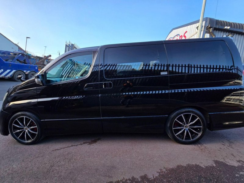NISSAN ELGRAND