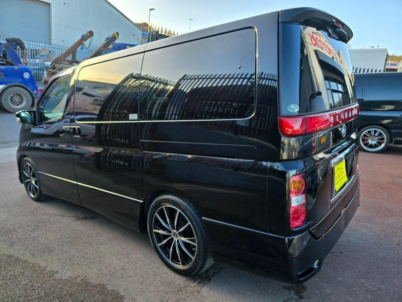 NISSAN ELGRAND