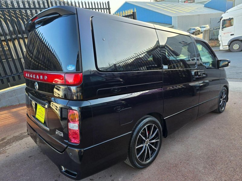 NISSAN ELGRAND