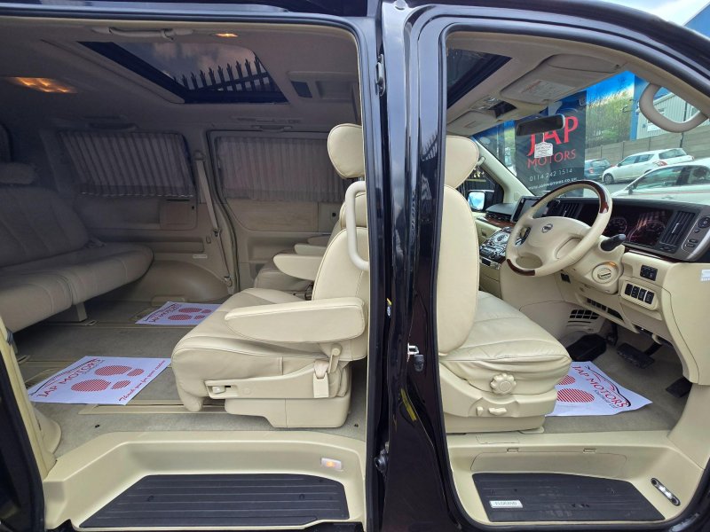 NISSAN ELGRAND