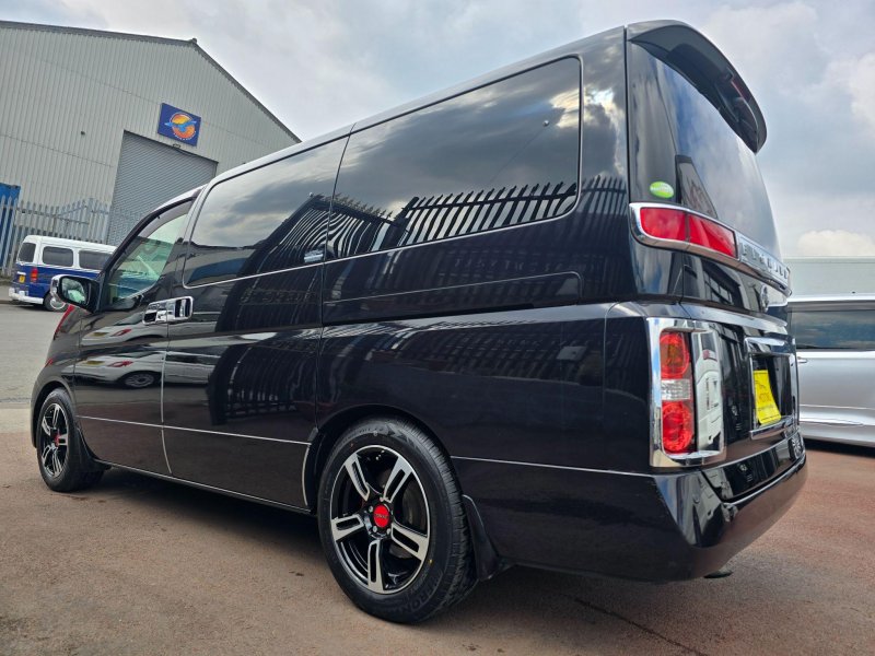 NISSAN ELGRAND
