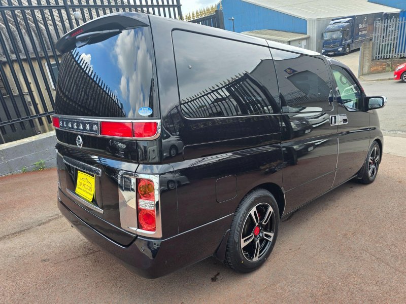 NISSAN ELGRAND
