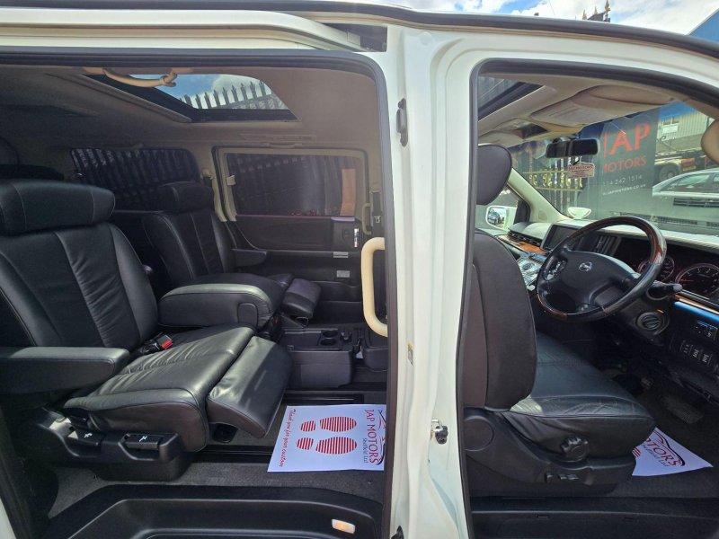 NISSAN ELGRAND
