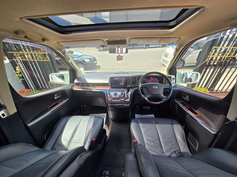 NISSAN ELGRAND