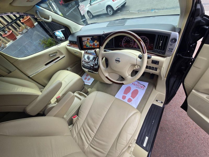 NISSAN ELGRAND