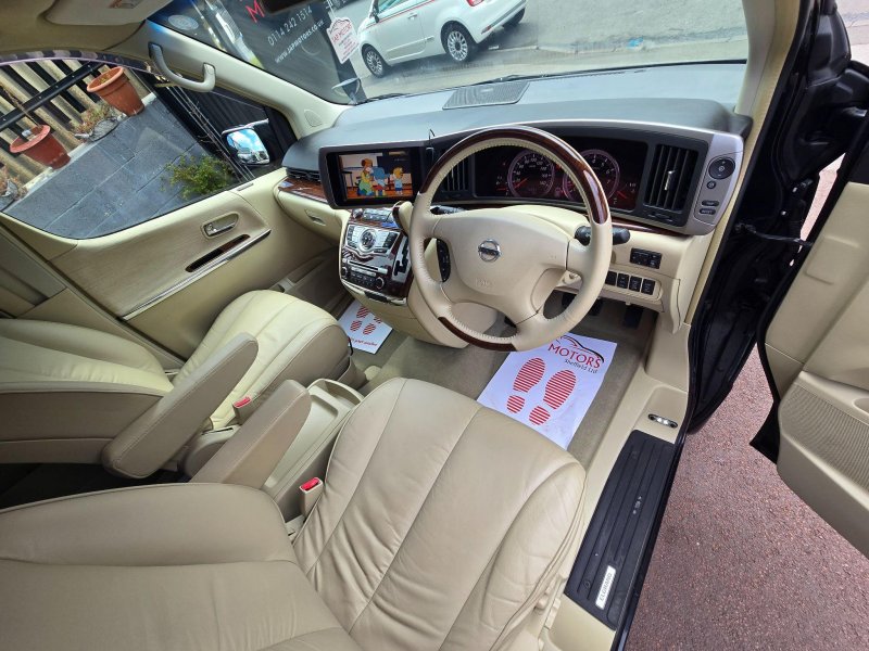 NISSAN ELGRAND