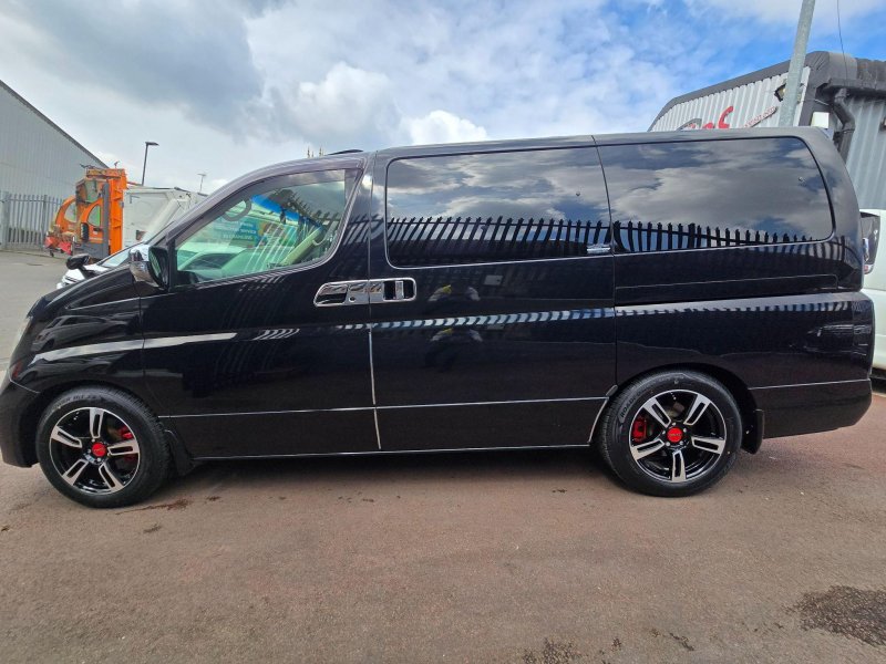 NISSAN ELGRAND