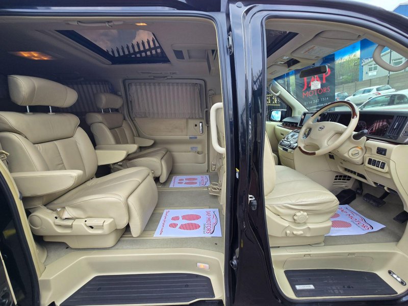 NISSAN ELGRAND
