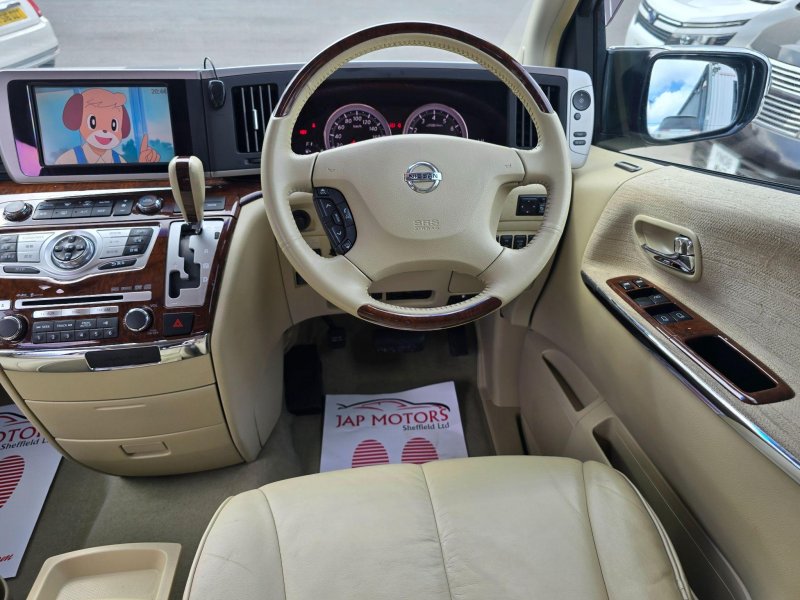 NISSAN ELGRAND
