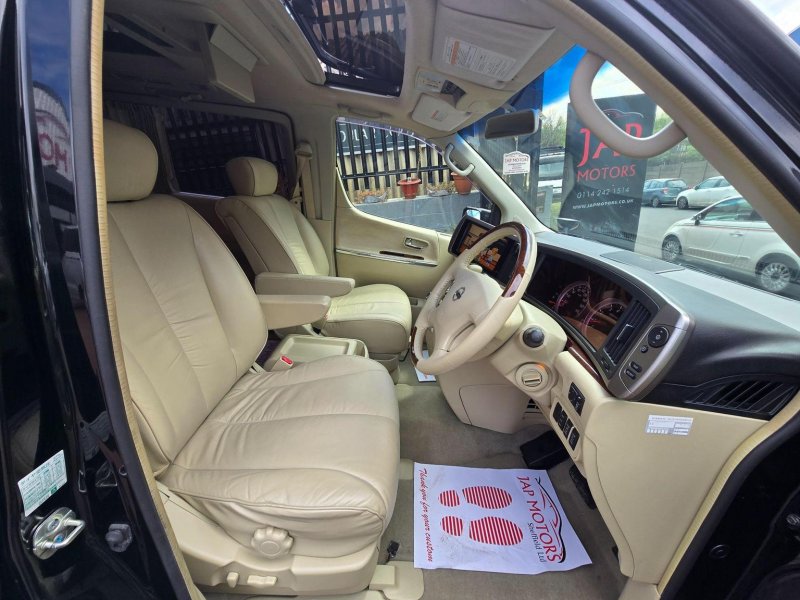 NISSAN ELGRAND