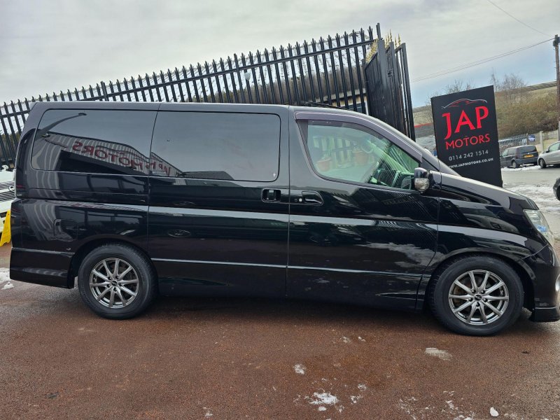 NISSAN ELGRAND
