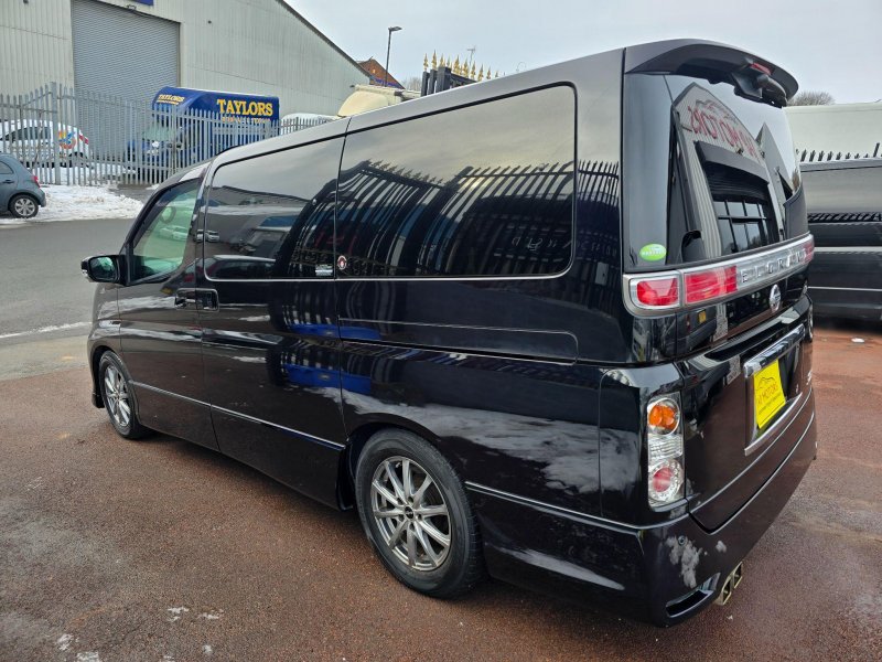 NISSAN ELGRAND