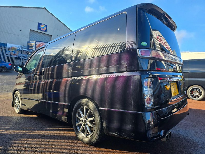 NISSAN ELGRAND