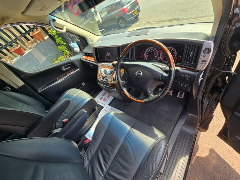 NISSAN ELGRAND