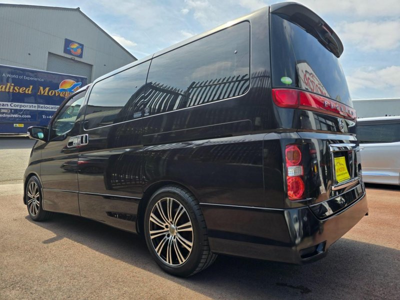 NISSAN ELGRAND