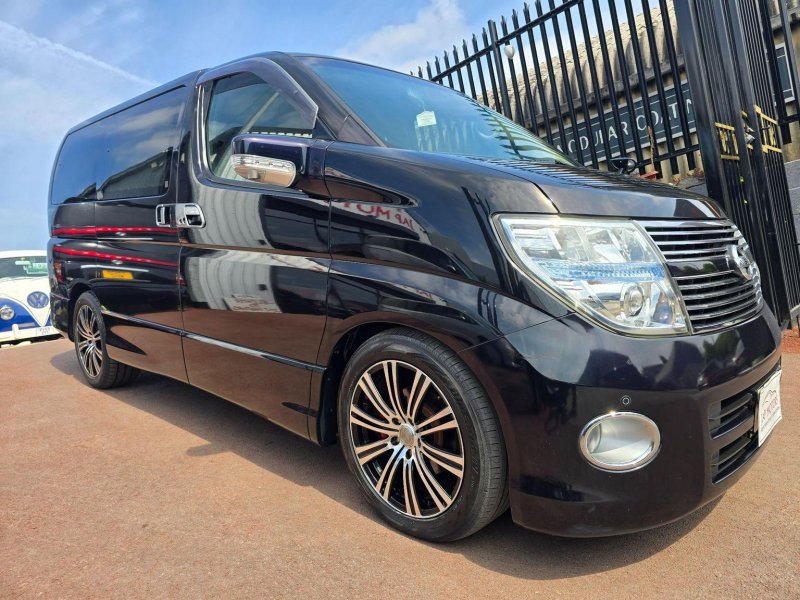NISSAN ELGRAND