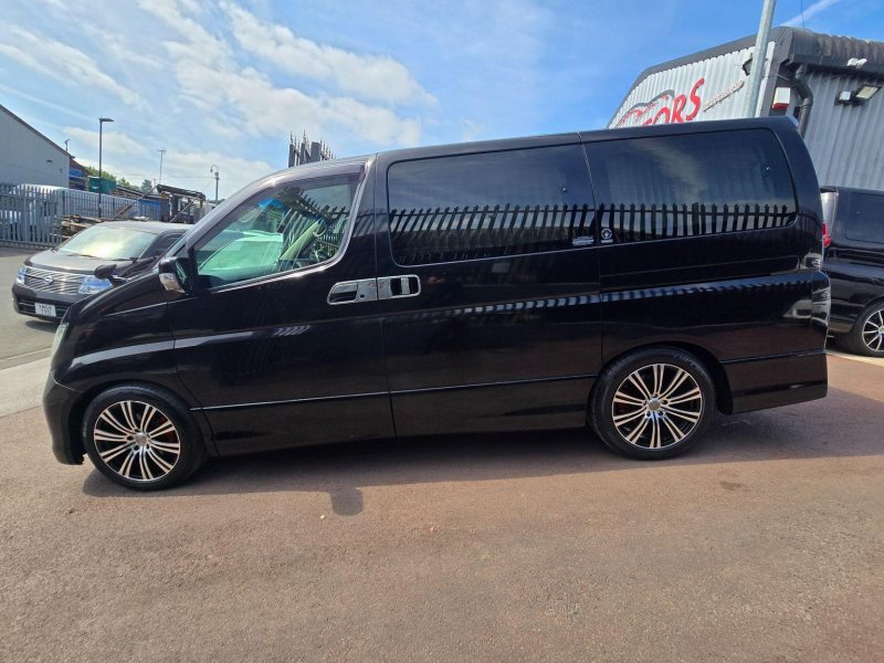 NISSAN ELGRAND