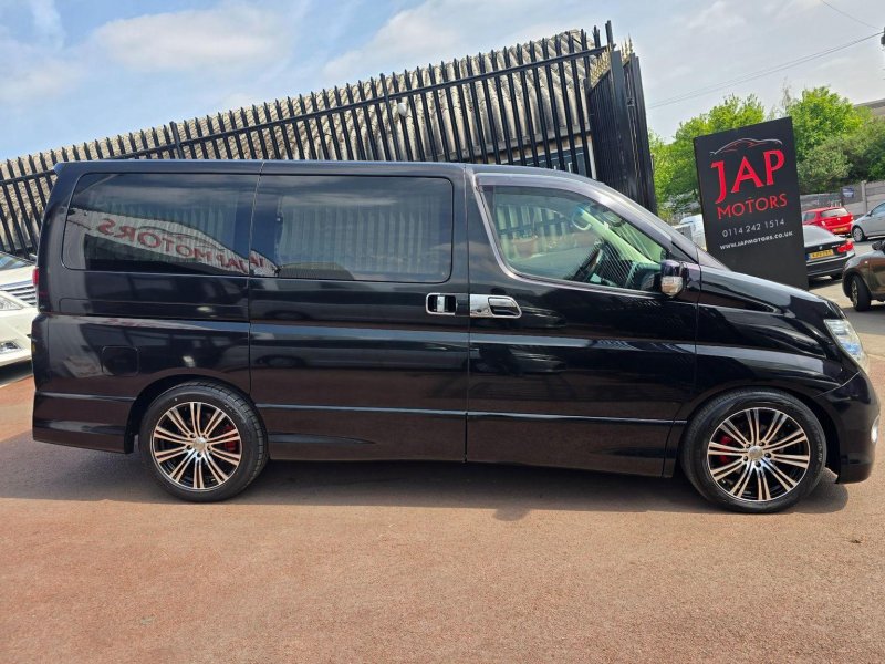 NISSAN ELGRAND