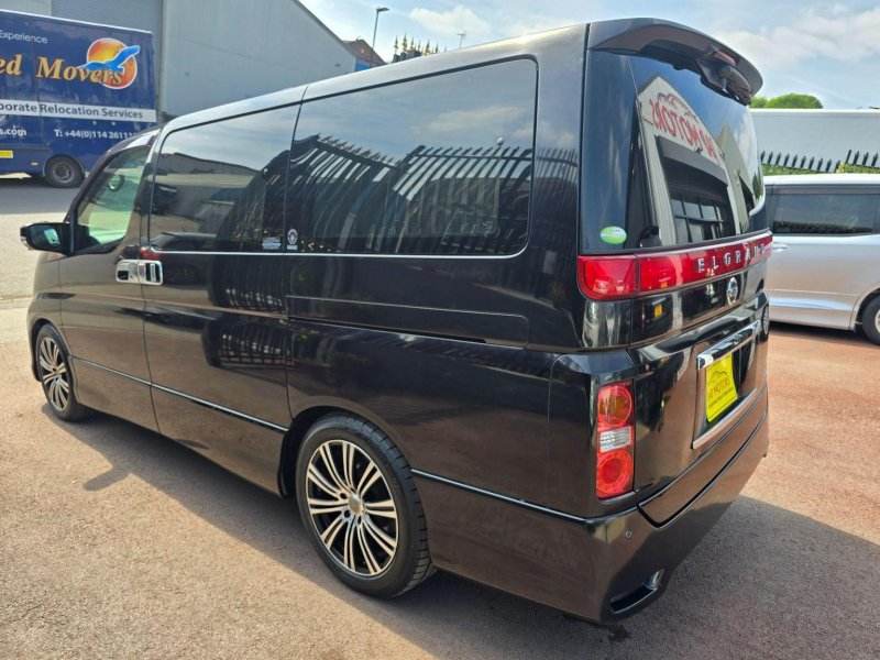 NISSAN ELGRAND