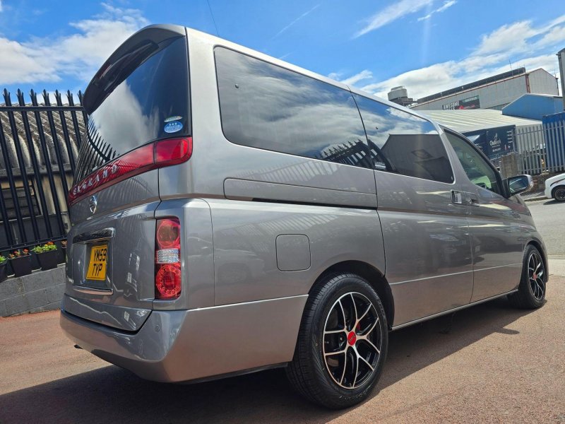 NISSAN ELGRAND