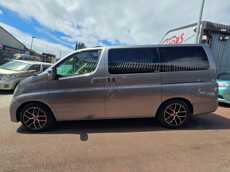 NISSAN ELGRAND