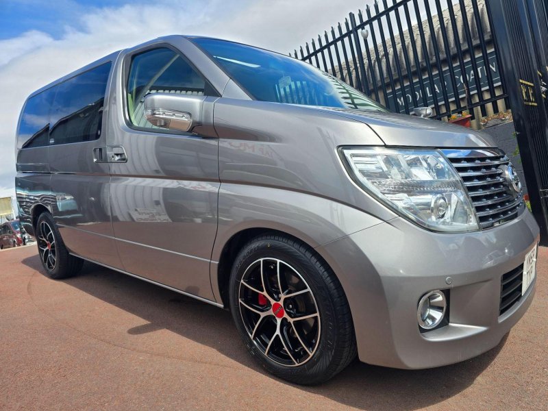 NISSAN ELGRAND