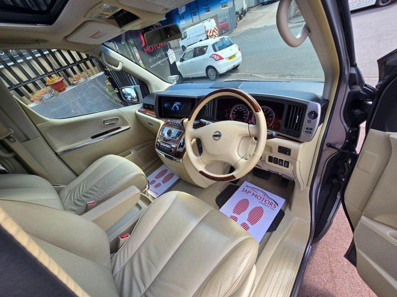 NISSAN ELGRAND